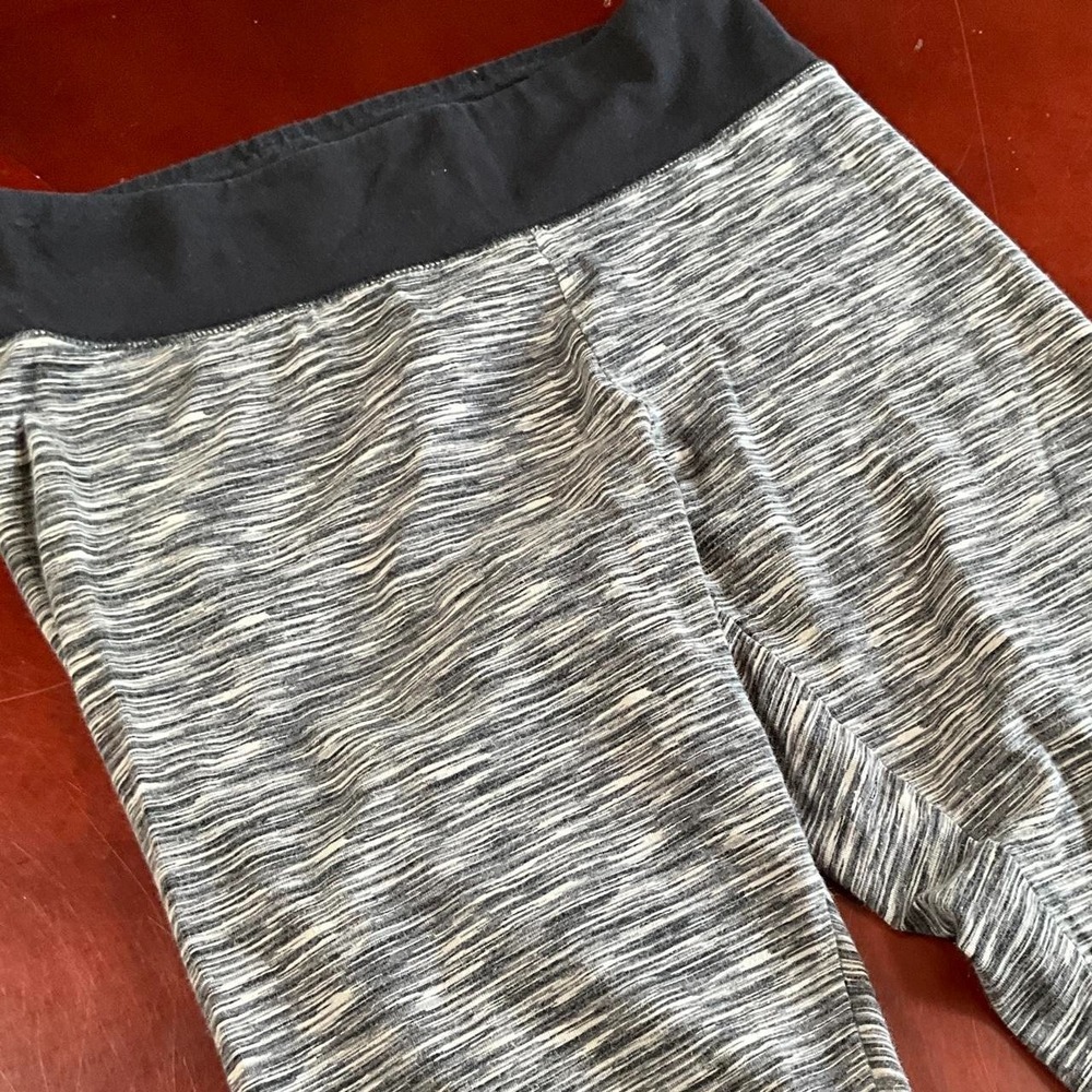 Womens Flirtitude Gray Space Dye Activewear  Capri Leggings (Medium)